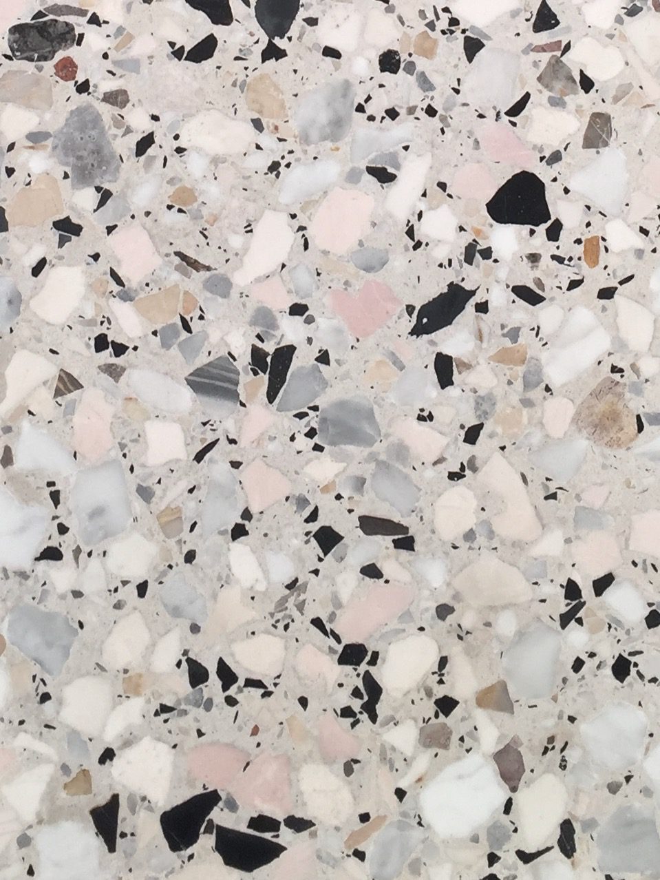 Nu har vi fått in restpartier med Terrazzo - Italiensk designhistoria som plattor och socklar!