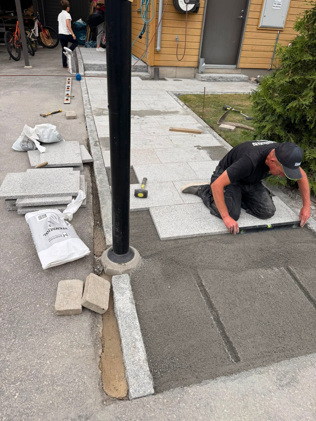 Kundreportage - Här gör vår kund om sin infart med material ifrån Rebuy