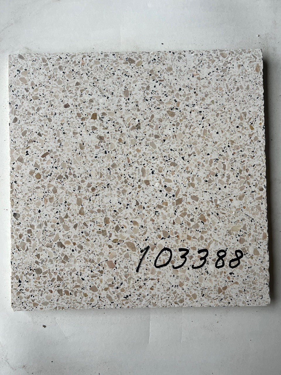 Äkta Italiensk Terrazzo – 300x300x16 - 18m2 - Sandfärgad