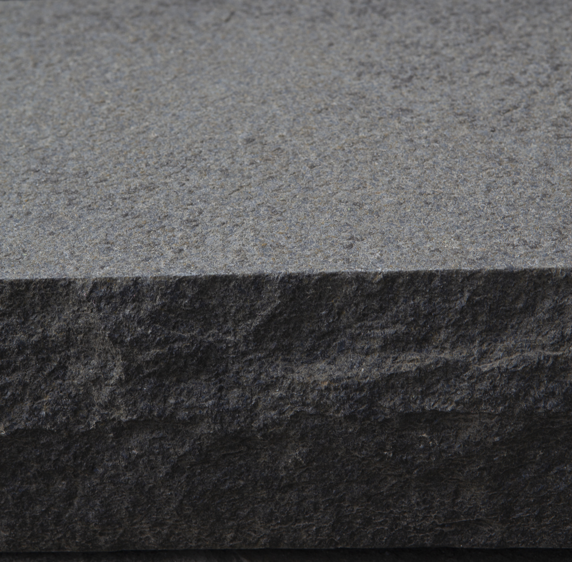 Blocksteg (3st) - 1200x350x150 - Antracite granit - Flammad & Råkilad front