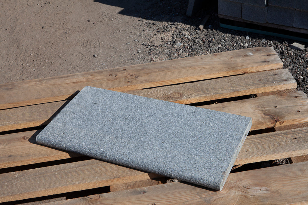 Poolkantsten - Säljes i komplett paket för 3x6 meters pool - 500x250x50 - Padang dark granit