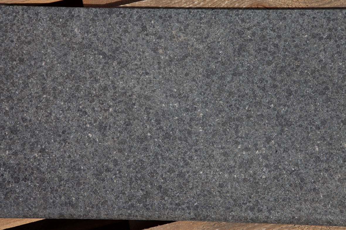 Poolkantsten - Säljes i komplett paket för 3x6 meters pool - 500x250x50 - Crystal Black