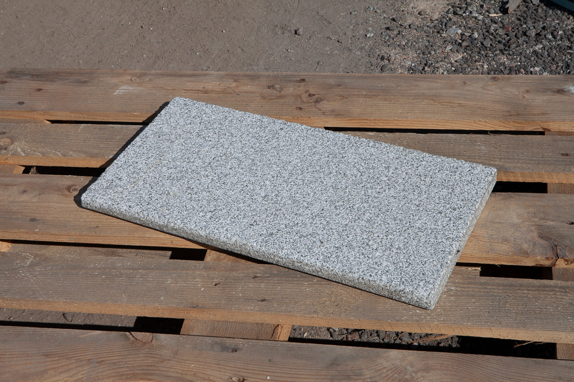 Poolkantsten - Säljes i komplett paket för 3x6 meters pool - 500x250x50 - Grå granit