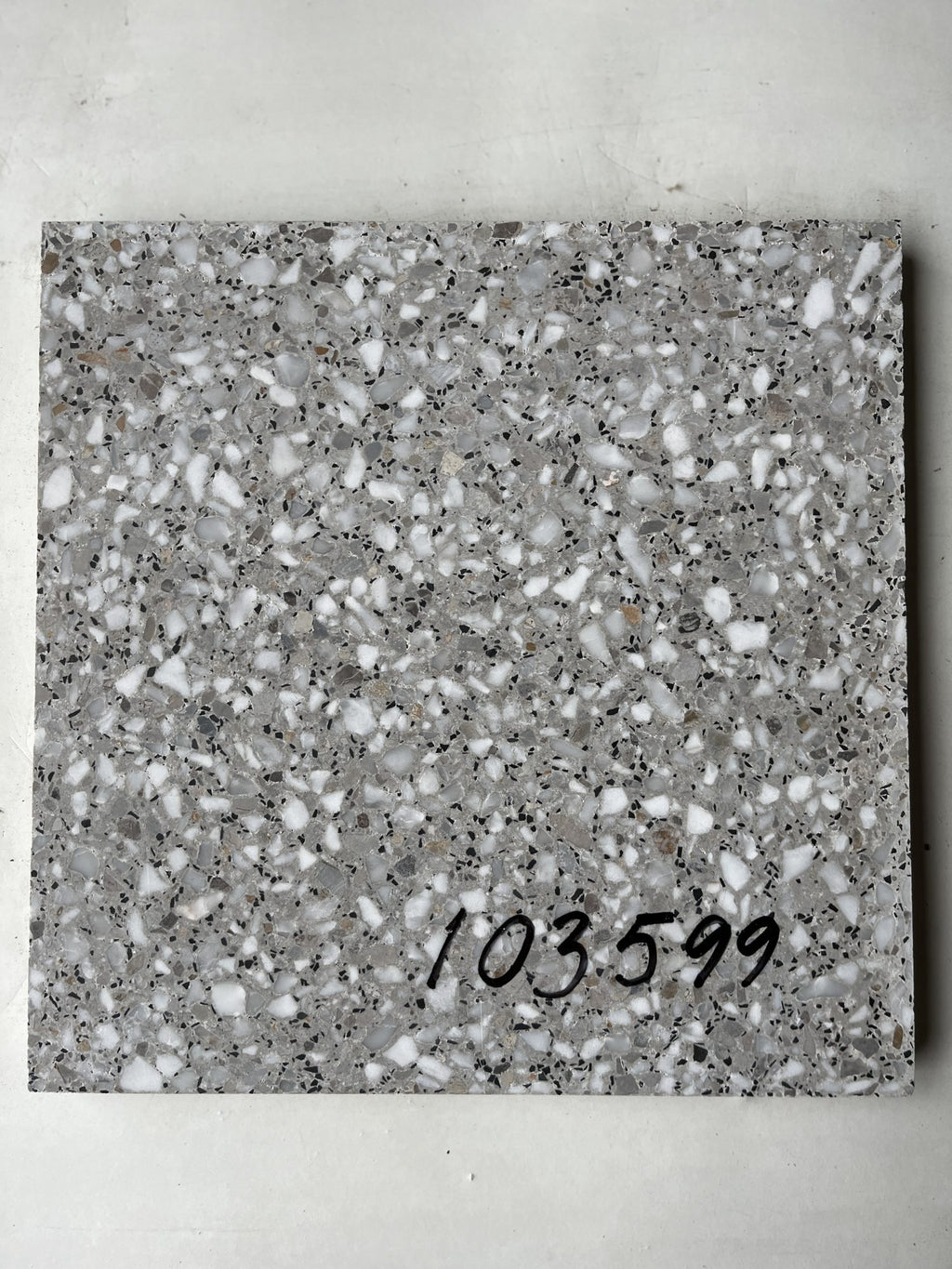 Äkta Italiensk Terrazzo – 300x300x20 - Marmor med inslag av granit - Restparti om 12,46m2
