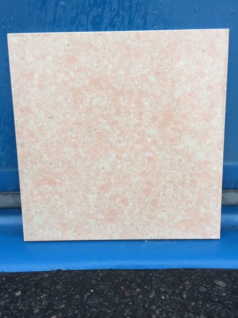 Äkta Italiensk Terazzo (Quarzo) - 300x300x20 - Kvartzbaserad - 13m2 - Ljus bas med rosa marmorering