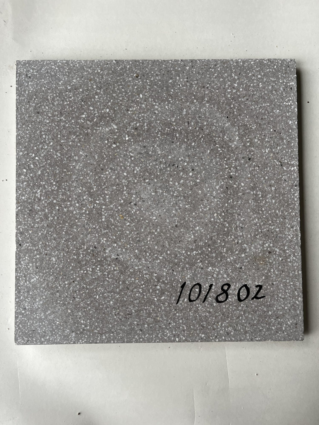 Äkta Italiensk Terrazzo – 300x300x16 - 17m2 - Mellangrå finkornig