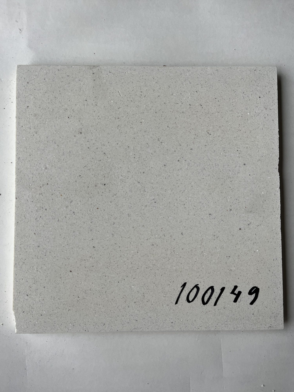 Äkta Italiensk Terrazzo – 300x300x16 - 13m2 - Ljusgrå mjuk ton
