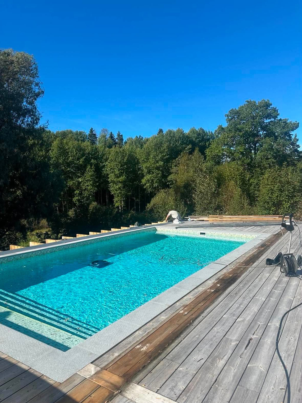 Poolkantsten - Säljes i komplett paket för 3x6 meters pool - 500x250x50 - Grå granit