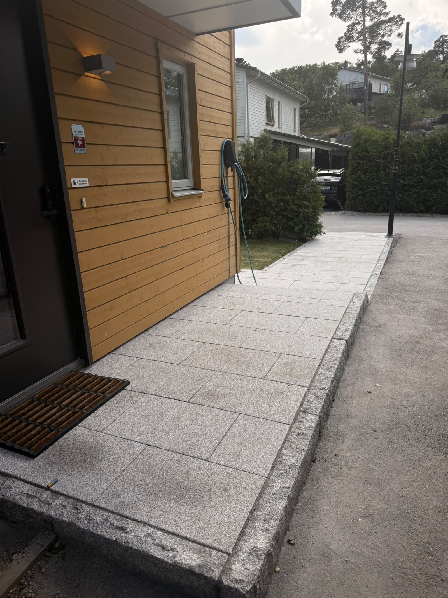 Granithällar / Plattor för entré eller trädgårdsgångar - 600x400x30 - Paket om 19,2m2 - Grå Finkornig Granit